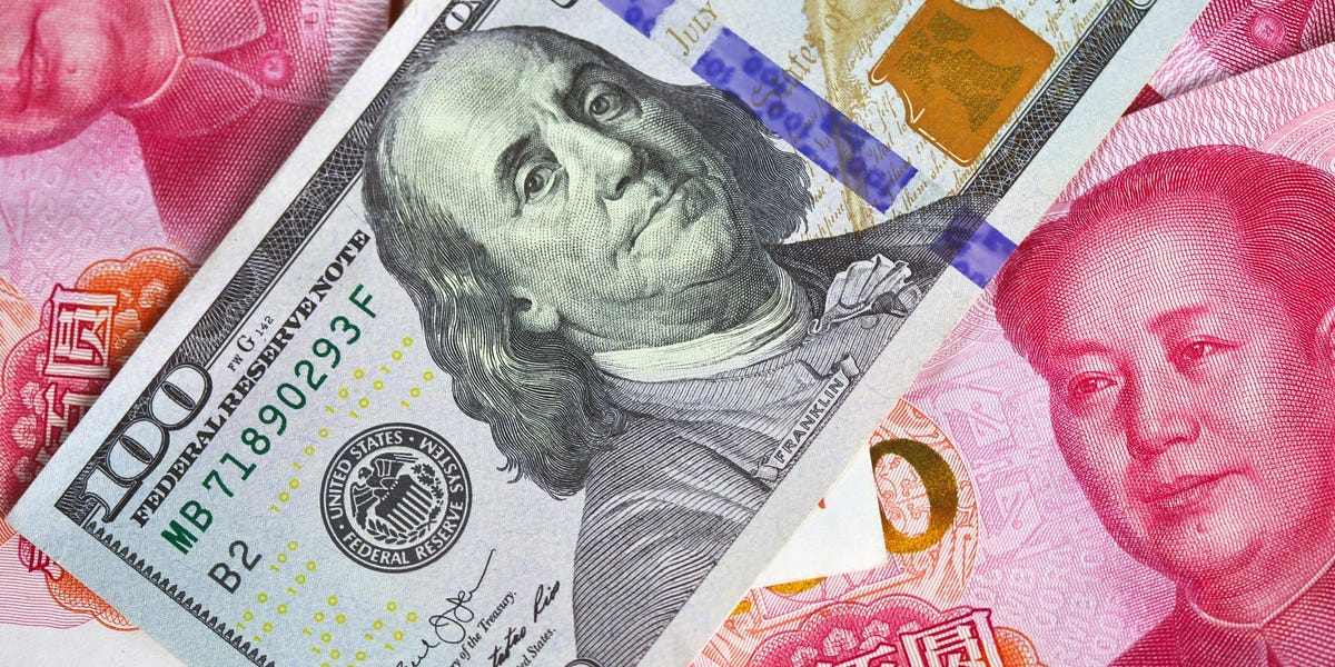 Les banques publiques chinoises soutiennent le yuan tandis que la banque centrale signale une faiblesse de la monnaie.