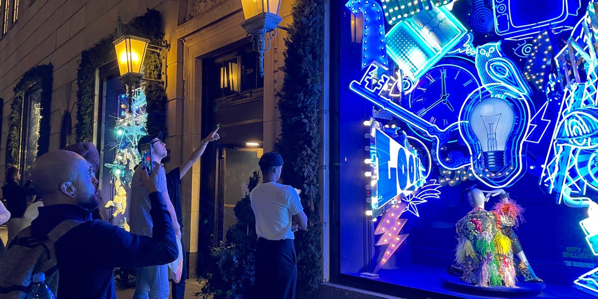 Nous avons classé les meilleures vitrines de magasins de vacances sur la Cinquième Avenue.  Voir les gagnants.