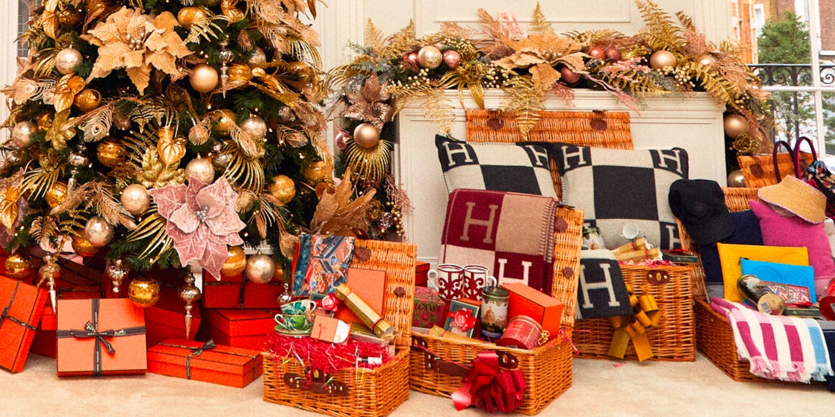 Cadeaux de luxe que les plus riches du monde veulent sous le sapin : Birkins, un domaine toscan et des billets pour l'espace