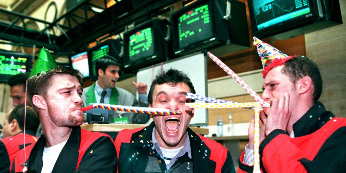 Ce sont les deux principaux points à retenir pour les investisseurs d'une année où les actions ont bondi et où l'économie a évité la récession, selon UBS.