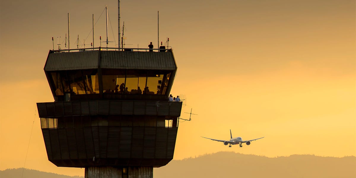 Certains contrôleurs aériens qui ont enduré des semaines de travail de 6 jours et des horaires implacables se sont tournés vers l'alcool et les drogues pour éviter de demander l'aide d'un professionnel, selon un rapport.