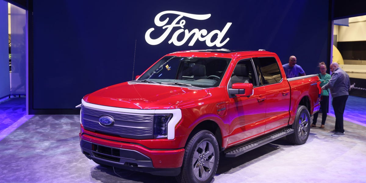Ford ralentit EV Push avec une réduction de la production du F-150 Lightning
