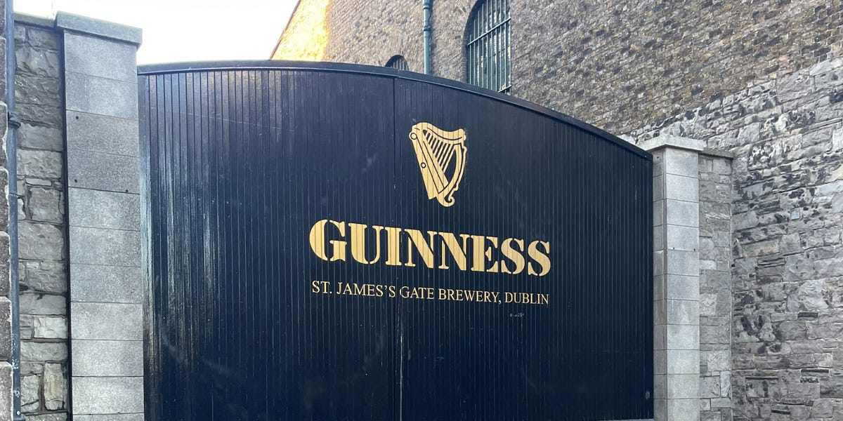 Je suis allé au Guinness Storehouse à Dublin, qui a été désigné comme « la première attraction touristique du monde ».  Voici pourquoi c'est une visite incontournable.