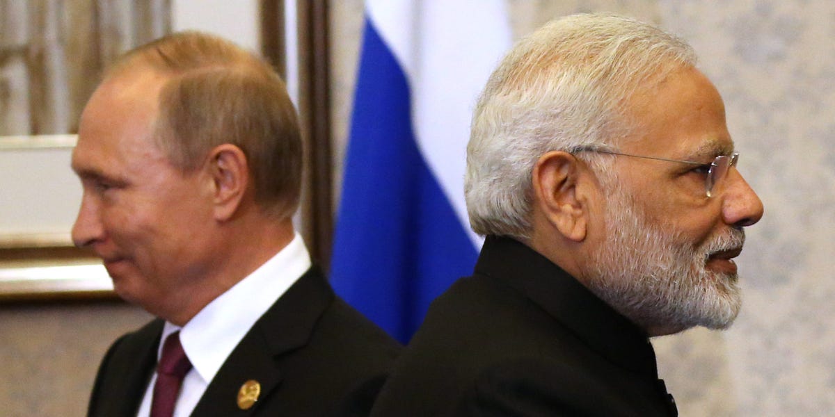 La Russie veut renverser la domination du dollar, mais elle n’est même pas en mesure de livrer du pétrole à l’Inde avec des devises alternatives
