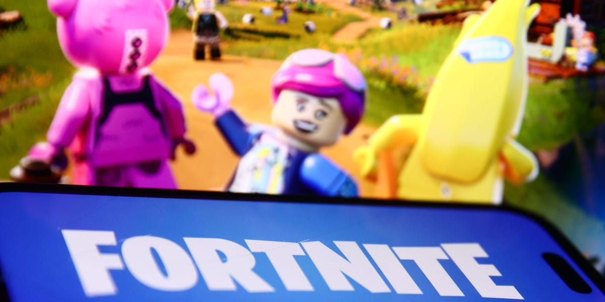 Le premier jour où LEGO Fortnite était accessible au public, les utilisateurs ont recréé à plusieurs reprises les attentats du 11 septembre.