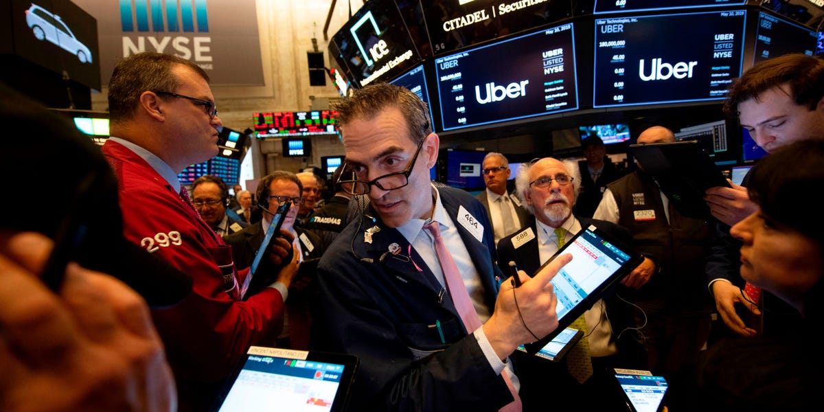 Les actions américaines grimpent alors que les investisseurs applaudissent les perspectives de la Fed et propulsent le Dow Jones vers de nouveaux sommets