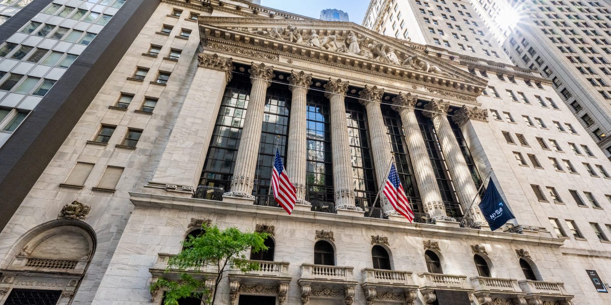 Les actions américaines progressent légèrement, le S&P 500 étant proche d'un niveau record alors que les rendements obligataires continuent de plonger