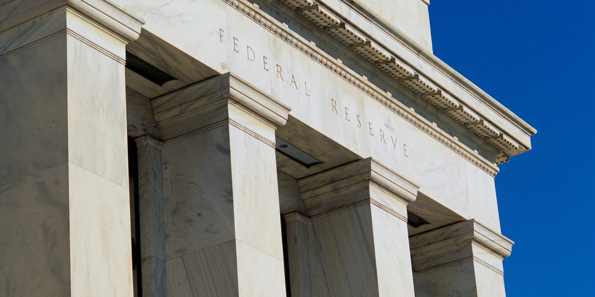 Les actions américaines s'échangent de manière mitigée alors que l'optimisme en matière de baisse des taux s'atténue, mais les indices prolongent leurs séquences de victoires hebdomadaires