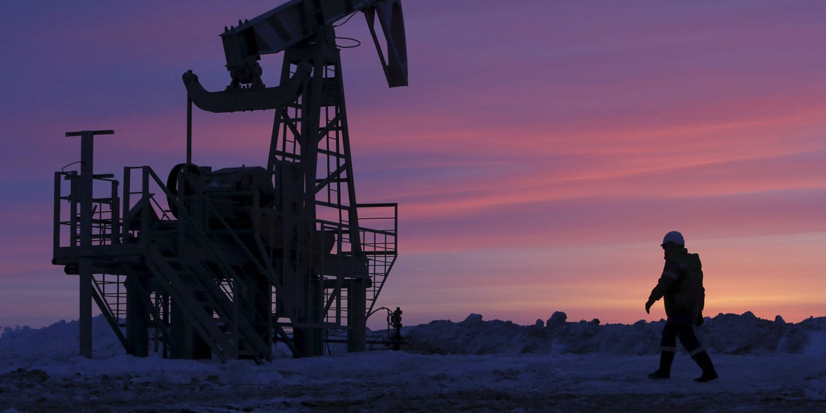 Les flux hebdomadaires de pétrole de la Russie atteignent leur plus haut niveau depuis 5 mois alors que l'OPEP et ses alliés sont aux prises avec des réductions de production