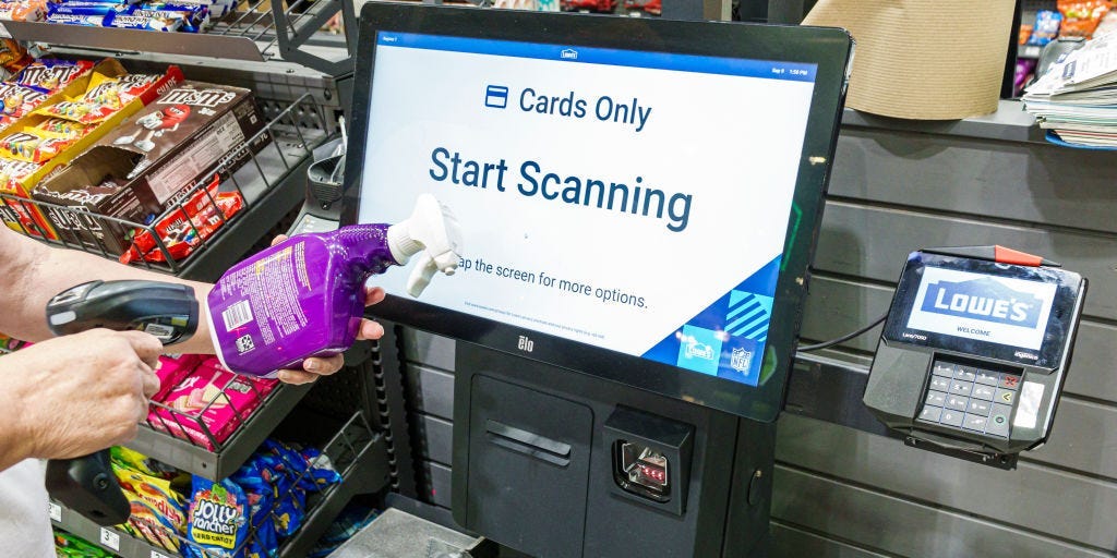 Les gens riches sont plus susceptibles de voler dans les caisses automatiques.  Pourquoi?