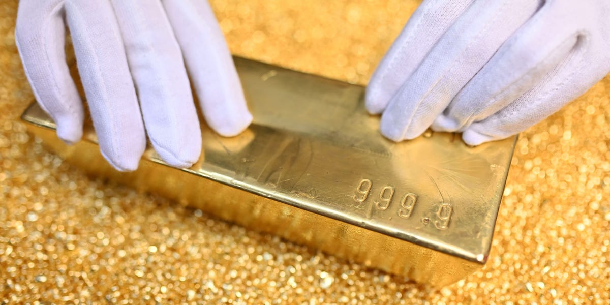 Les prix de l’or atteignent un niveau record alors que les attentes augmentent quant à la baisse des taux d’intérêt de la Fed en 2024