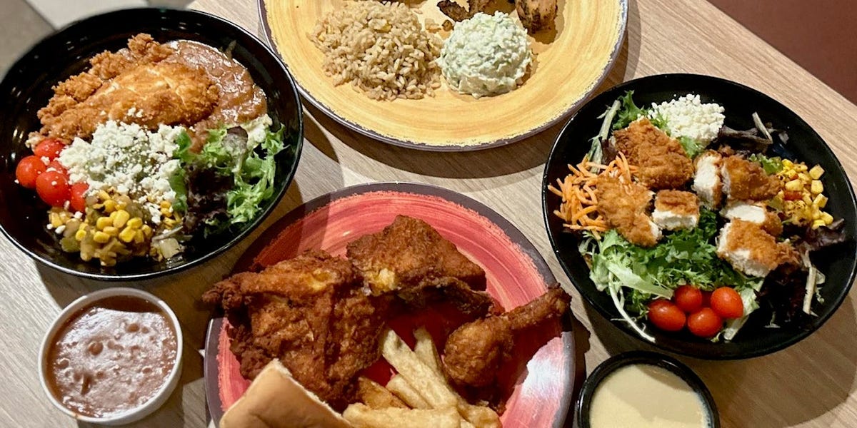 Pollo Campero veut être la prochaine sensation du poulet aux États-Unis.  Le vaste menu de la chaîne est un mélange des meilleurs de Chick-fil-A, Popeyes et El Pollo Loco.