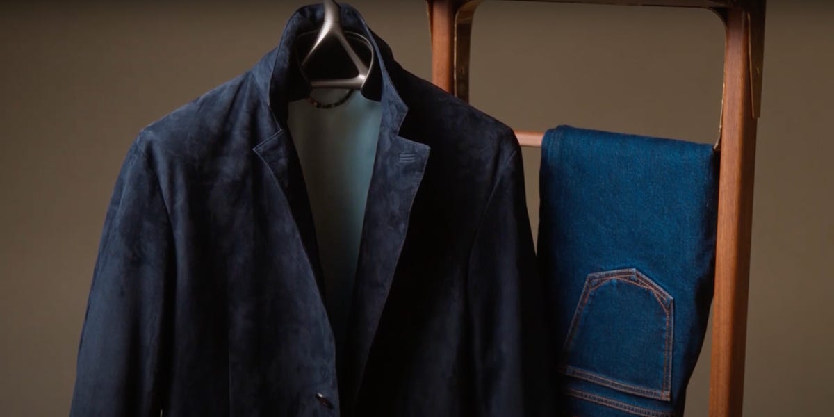 Un abonnement de 12 000 $ sur invitation uniquement pour les hommes riches vous envoie des tenues furtives personnalisées via une livraison en gants blancs.