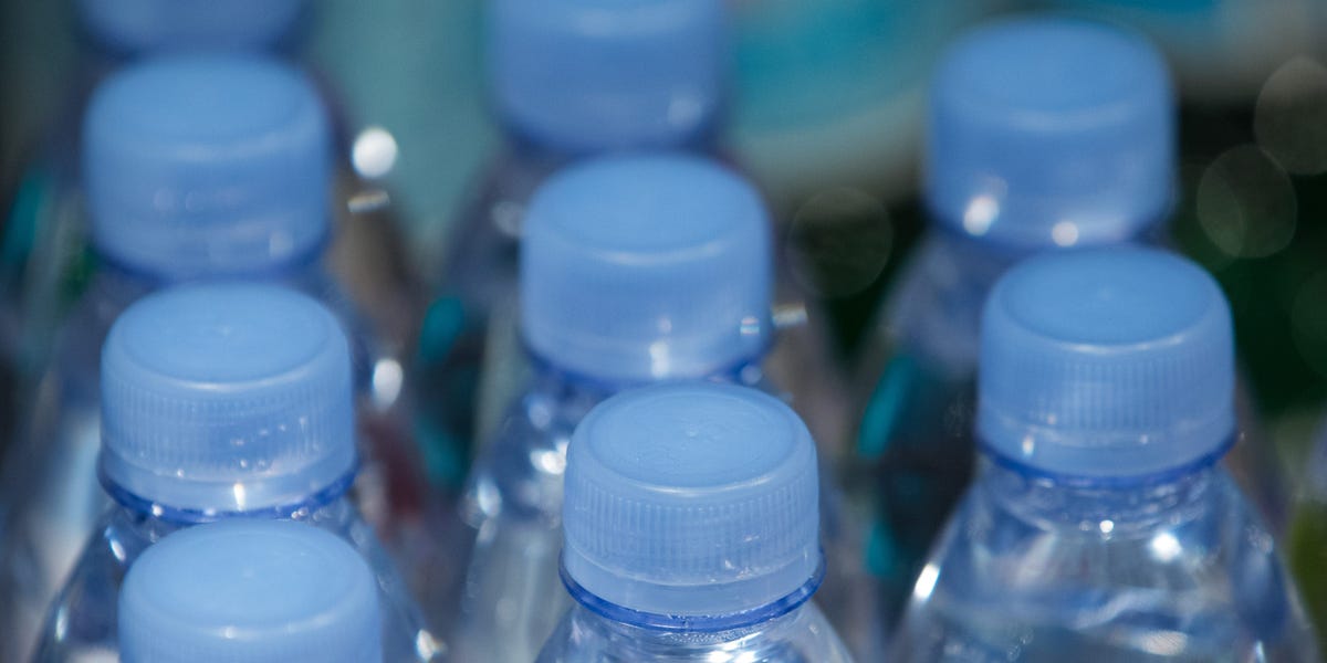 Un influenceur a été indigné après avoir déclaré qu'on lui avait facturé 67 $ pour deux eaux et un café à Las Vegas