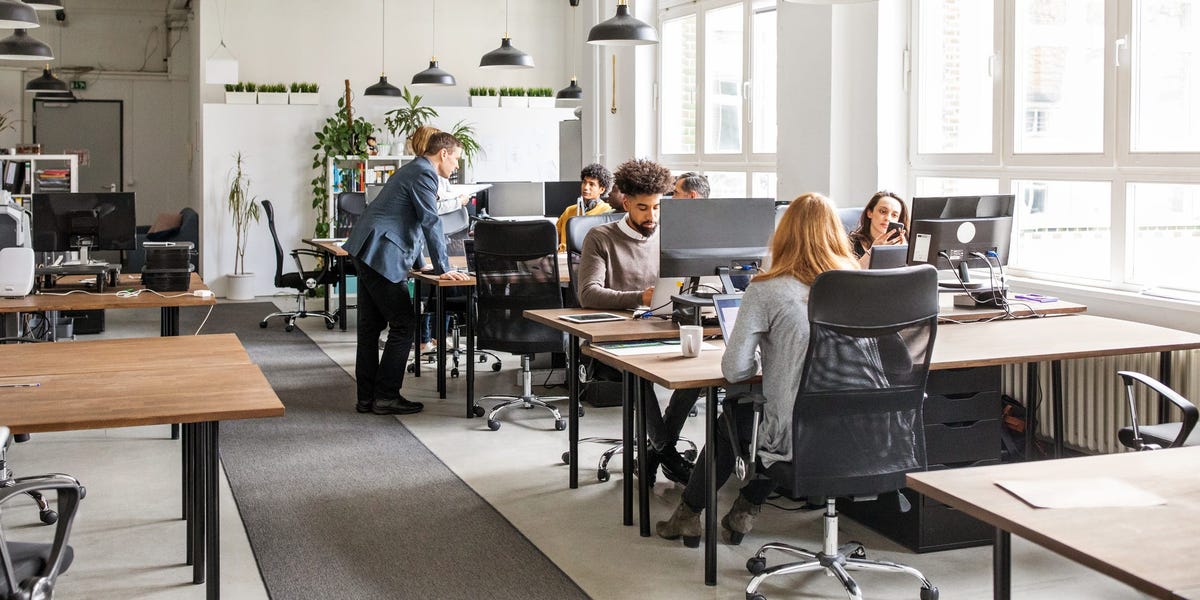 Allez au bureau 4 à 5 fois par semaine si vous êtes jeune et souhaitez obtenir une promotion, explique un chef d'entreprise