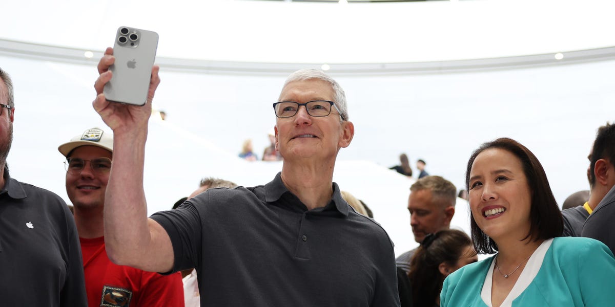 Apple stocke discrètement des startups et recherche des talents alors qu'il se bat pour une part du boom de l'IA