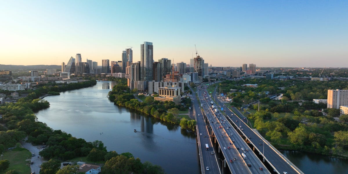 Elon Musk envisage de construire un nouveau centre de modération de contenu pour X à Austin