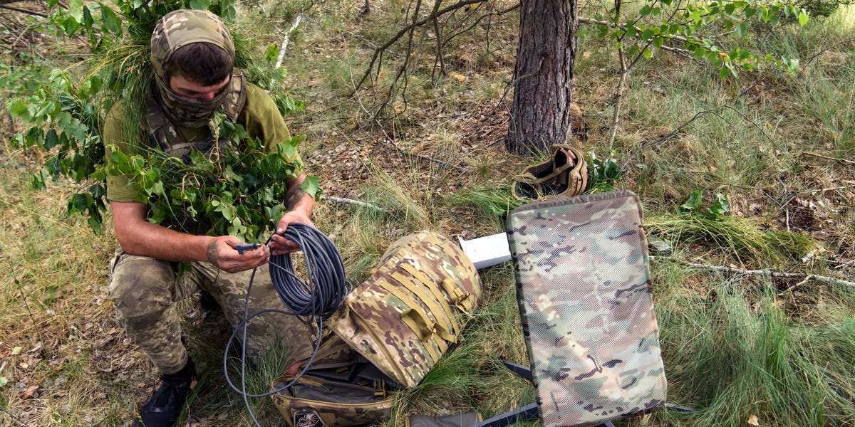 La Russie veut vraiment empêcher l'Ukraine d'utiliser les satellites Starlink d'Elon Musk