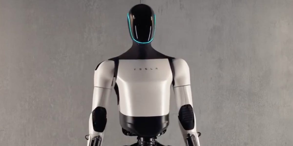 La dernière vidéo du robot Tesla d'Elon Musk le montre en train de plier une chemise, mais certains téléspectateurs n'ont pas tardé à se demander comment la vidéo a été réalisée.