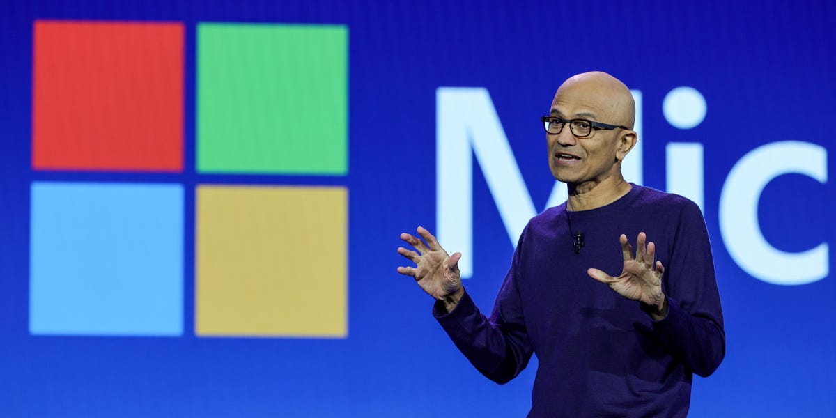 La vie et la carrière de Satya Nadella, d'étudiant en informatique à PDG de Microsoft et qui en a fait un titan de 3 000 milliards de dollars