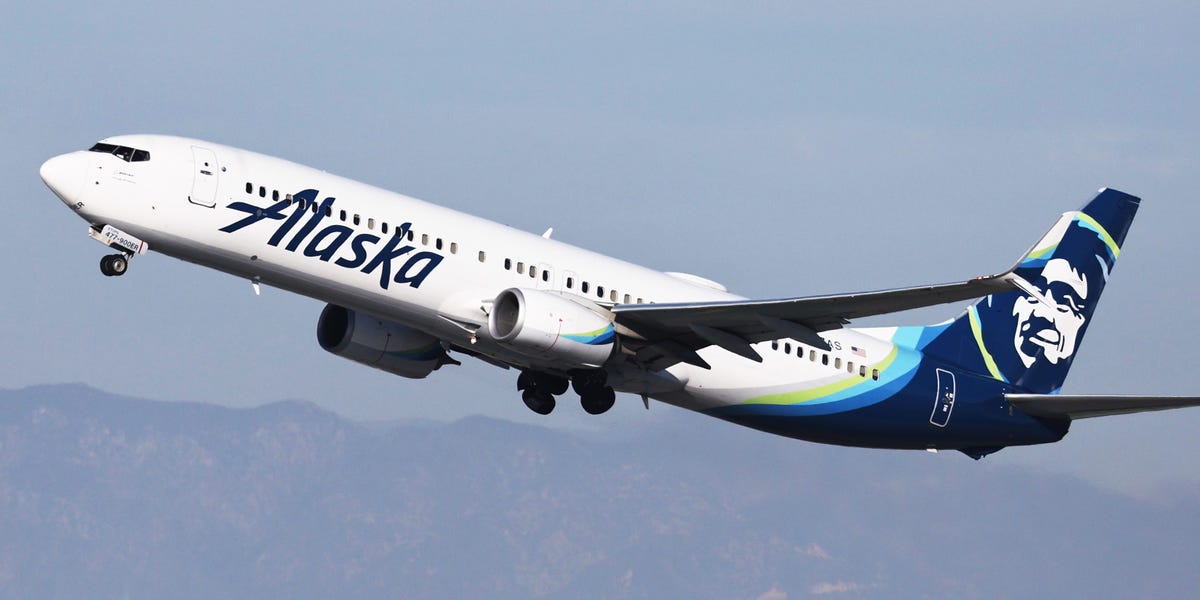 L'audio révèle comment un pilote d'Alaska Airlines a calmement effectué un atterrissage d'urgence après qu'un trou ait explosé dans le flanc de l'avion.
