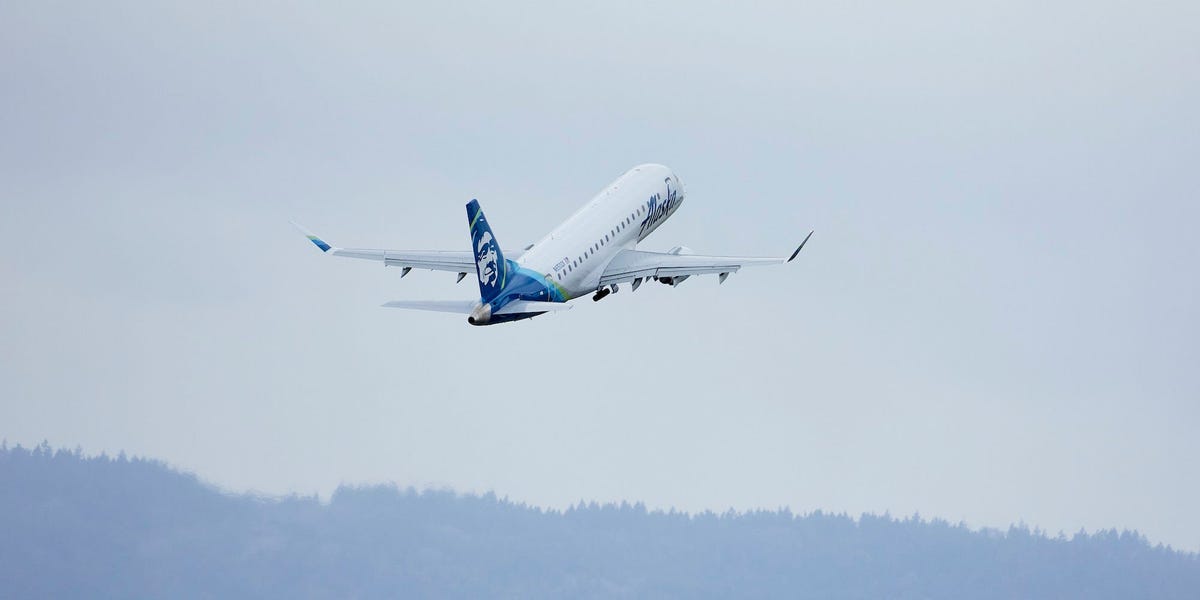 Le NTSB demande au public d'aider à retrouver la pièce manquante de l'avion d'Alaska Airlines qui a explosé en plein vol.