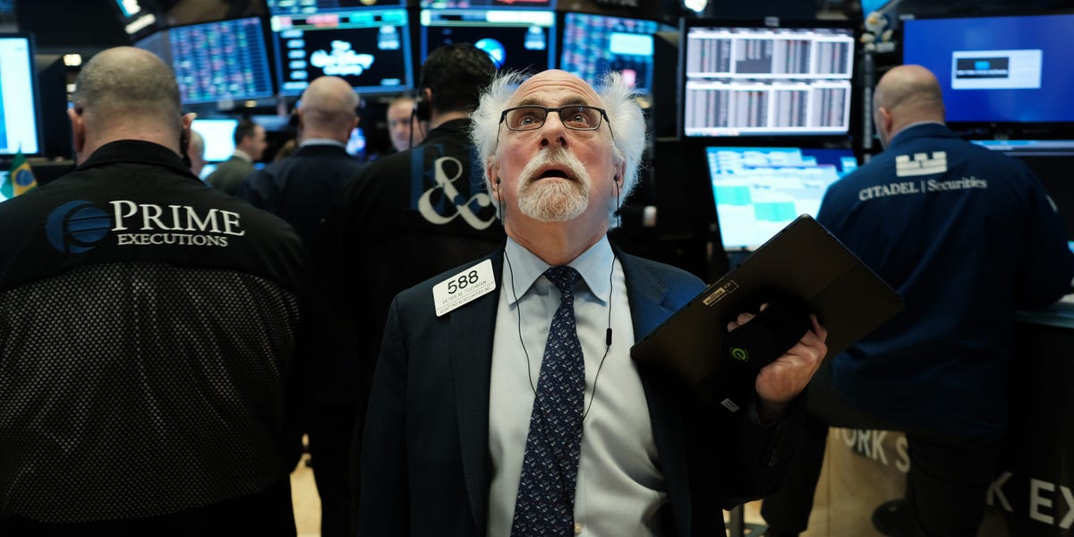 Le marché boursier pourrait grimper jusqu'à 30 % l'année prochaine, alors que les attentes grandissent selon lesquelles la Fed devrait réduire les taux et que l'inflation chuterait « comme un roc », selon Tom Lee de Fundstrat.