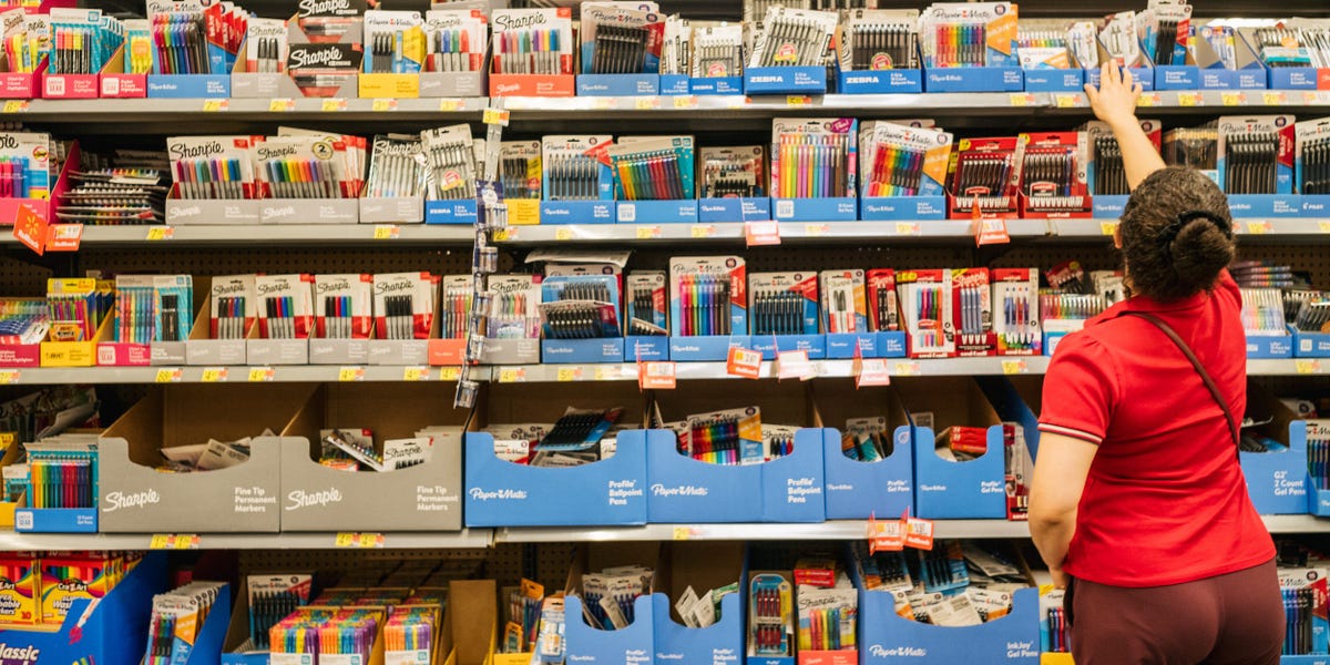 Les actions américaines s'échangent de manière mitigée alors qu'Intel chute et que les données économiques clés sèment la confusion chez les investisseurs