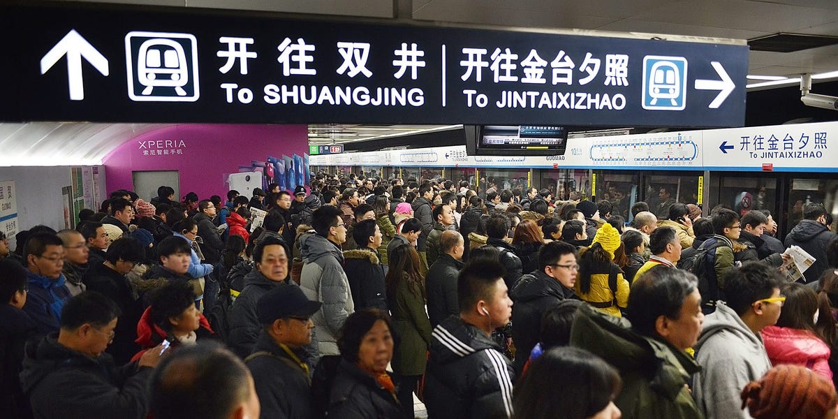 Les actions chinoises connaissent leur pire journée depuis plus d'un an alors que la crise économique maintient les investisseurs mondiaux dans une position baissière