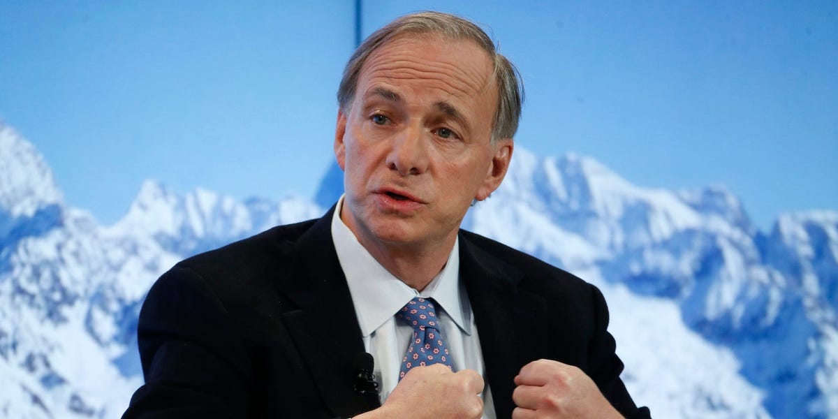 Les investisseurs négligent les menaces mondiales – et une victoire électorale de Trump ou de Biden pourrait affecter les marchés, selon le titan des hedge funds Ray Dalio