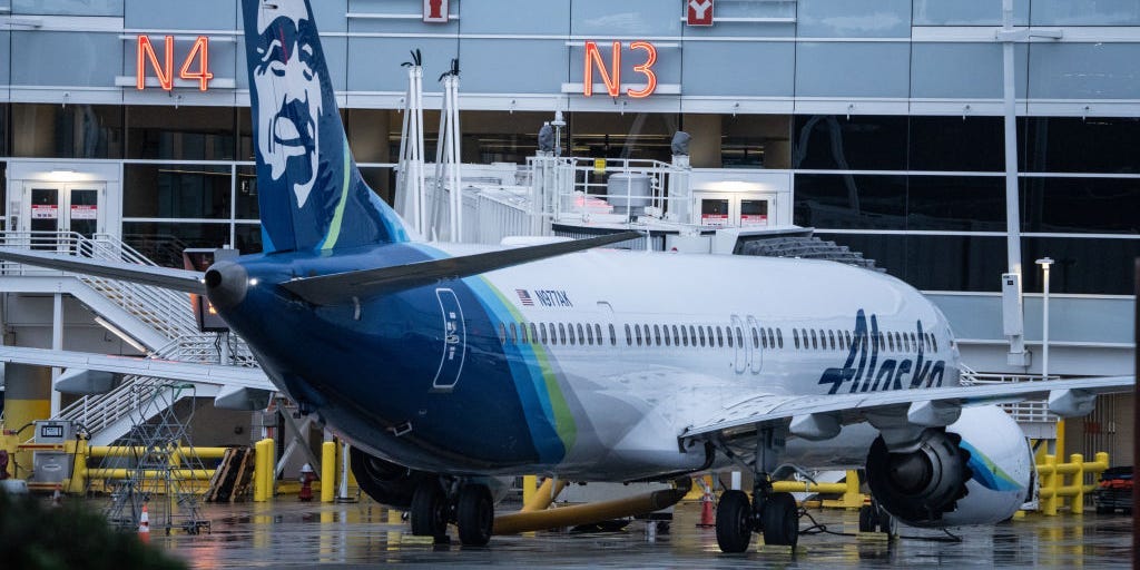 Un passager du vol d'Alaska Airlines qui a perdu une partie de son fuselage a déclaré avoir l'impression d'être à l'intérieur d'une bonbonne de gaz.