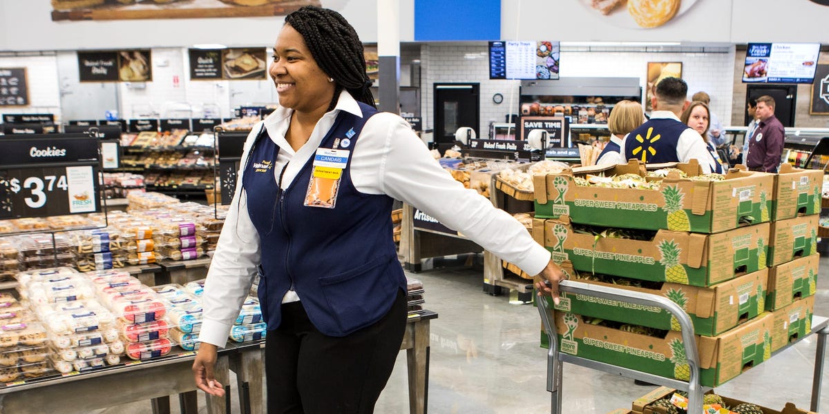 Walmart augmente le salaire moyen des gérants de magasin à 128 000 $ et offre un bonus plus important