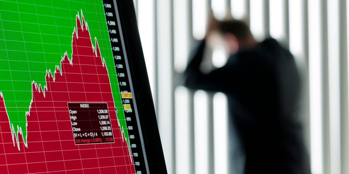 Alors que les investisseurs fuient la Chine, les traders d’options se lancent dans des paris à long terme liés aux espoirs de rebond.