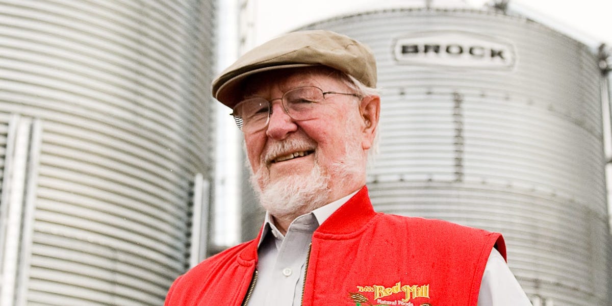 Comment le regretté fondateur de Bob's Red Mill a évité de vendre à un géant de l'alimentation et a plutôt transféré la propriété à ses 700 employés