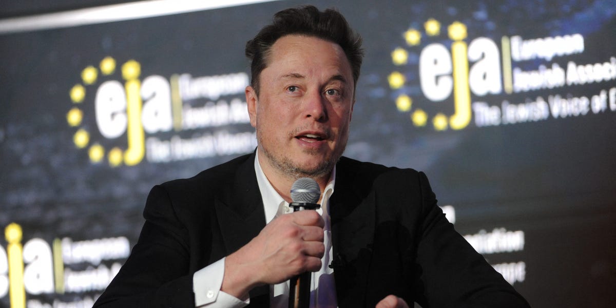 Des centaines de dirigeants d'entreprises viennent de classer Elon Musk comme le PDG le plus surfait d'Amérique