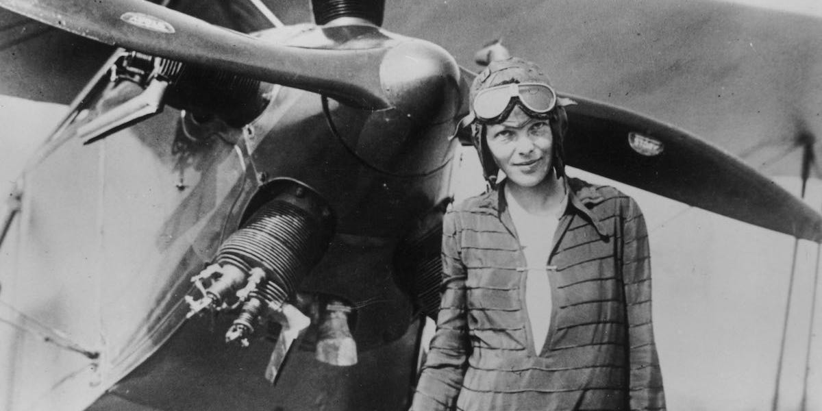 Deux sociétés de technologie océanique s'affrontent dans une course de plusieurs millions de dollars pour retrouver l'épave d'Amelia Earhart.  On dit que la ligne d’arrivée est peut-être proche.