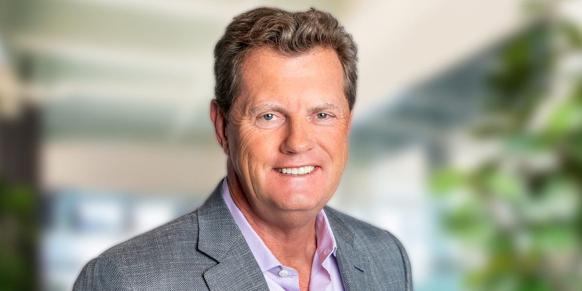 Frank Slootman de Snowflake a nié avec véhémence un rapport de BI en juin selon lequel il pourrait partir.  Maintenant, il n'est plus là et le titre est en baisse de 20 %.