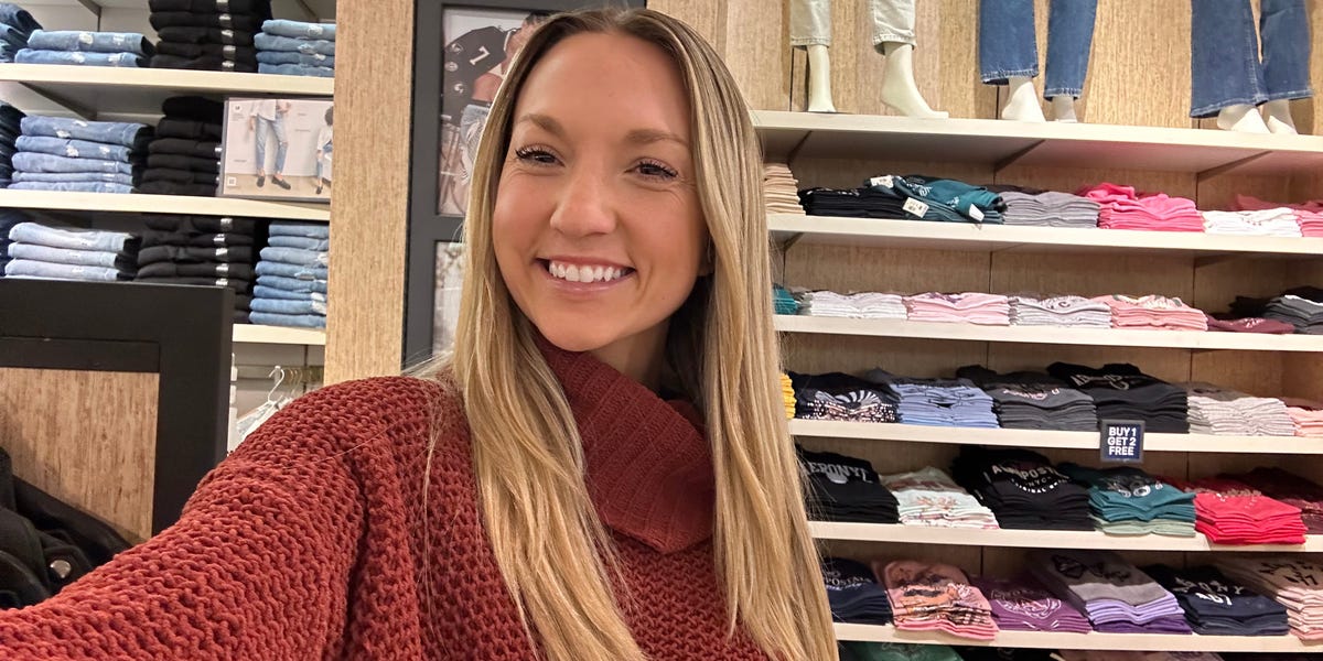 J'ai visité l'Aéropostale en tant qu'adulte.  Peu de choses ont changé depuis que je suis adolescente, mais je ne suis pas sûr que ce soit une bonne chose.