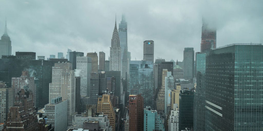 La crise de l'immobilier commercial entraînera la première baisse des taux de la Fed en mai, selon un éminent économiste