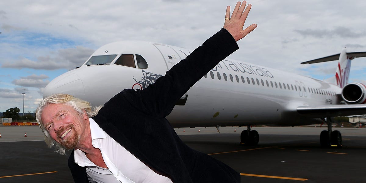 La routine quotidienne du milliardaire Richard Branson, 73 ans, commence par un bain glacé et une partie de tennis