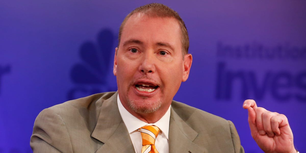 Le marché boursier a des nuances de bulles Internet et immobilières alors que les investisseurs se tournent vers des « choses plus risquées », prévient Jeffrey Gundlach.