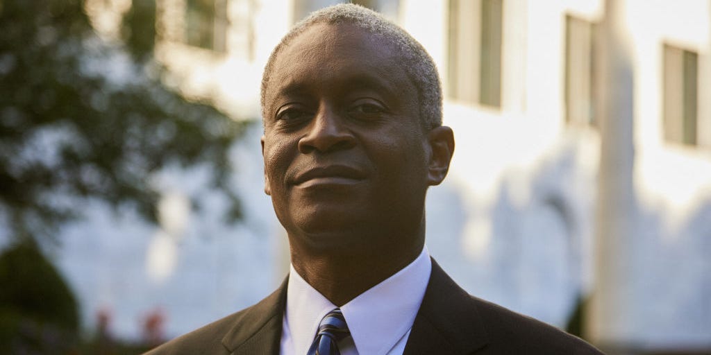 Ne comptez pas encore sur une baisse des taux hypothécaires.  Un responsable de la Fed a déclaré que les baisses de taux d’intérêt pourraient n’intervenir qu’au cours de l’été.