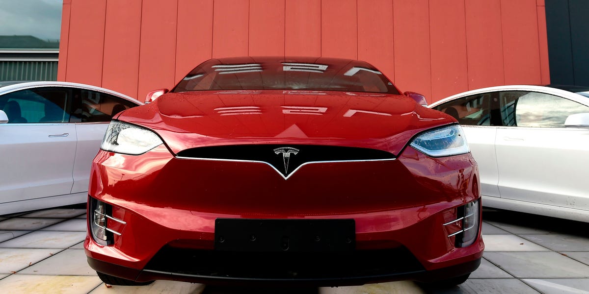 Tesla rappelle la plupart de ses voitures aux États-Unis en raison d'un problème de voyant d'avertissement
