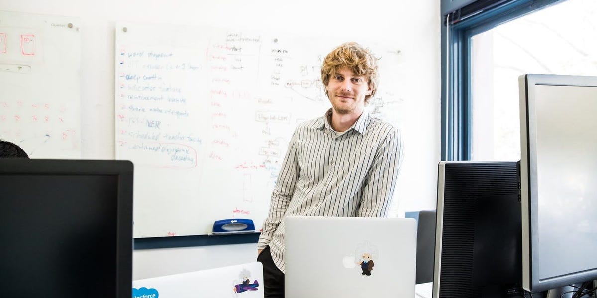 Un ancien cadre de Salesforce affirme que les grands modèles de langage doivent apprendre à coder s'ils veulent passer au niveau supérieur