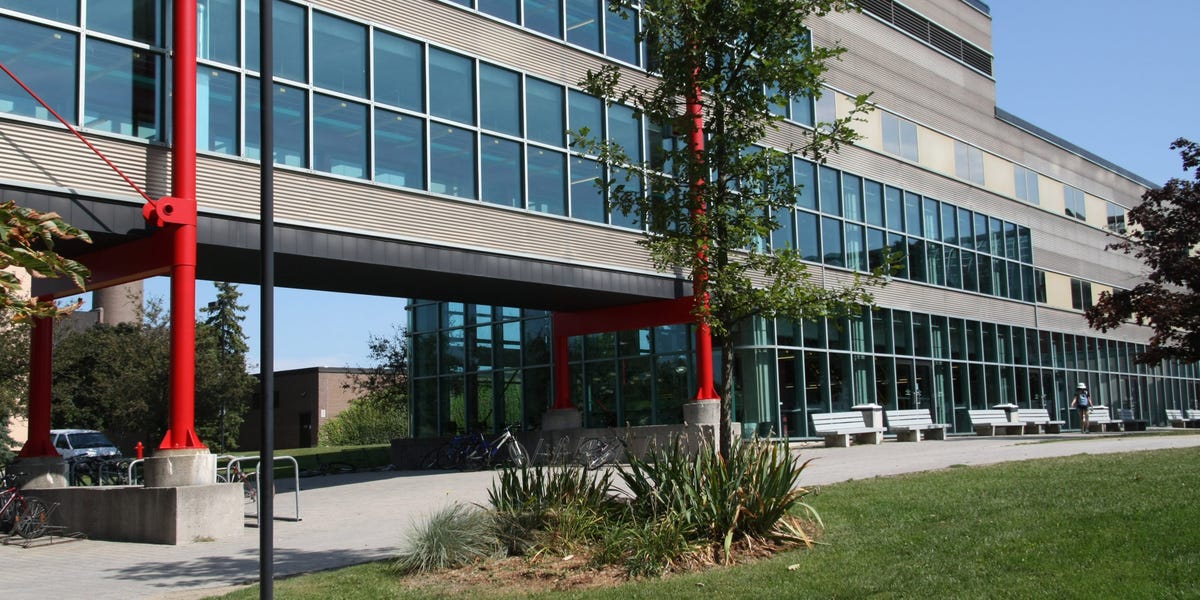 Un collège retire ses distributeurs automatiques après qu'un étudiant a découvert qu'il utilisait une technologie de reconnaissance faciale