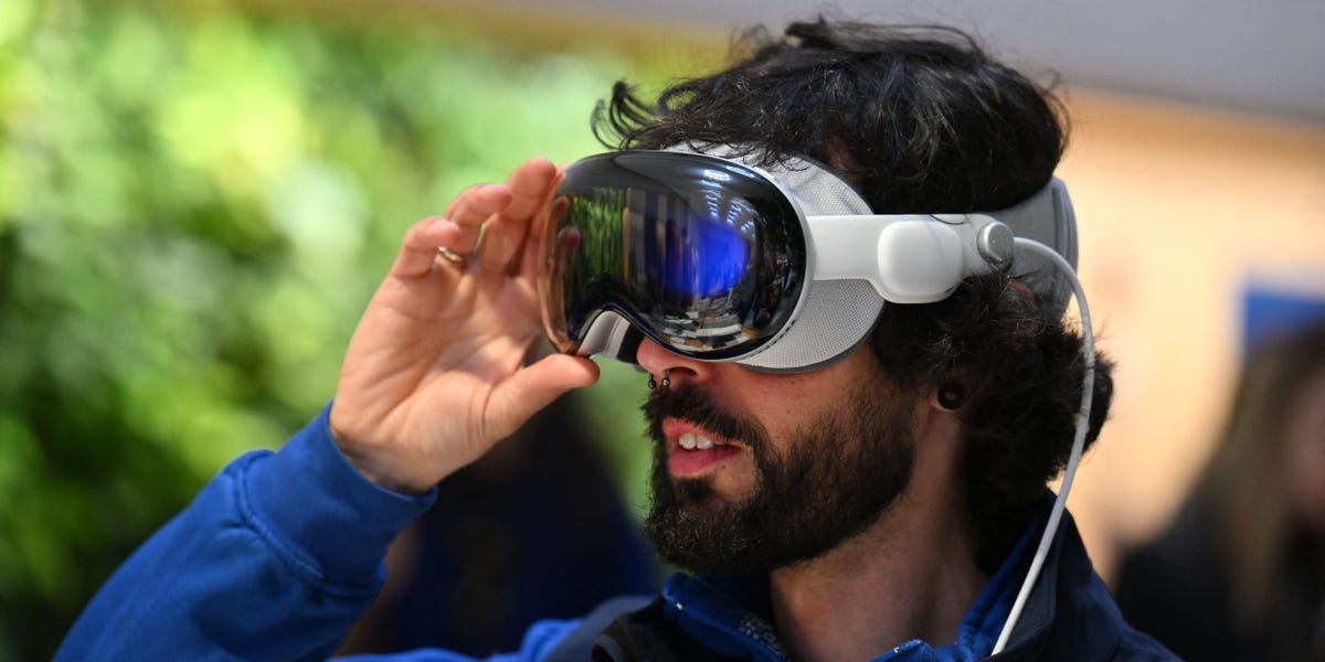 Une compagnie aérienne premium annonce qu'elle offrira à certains passagers des Apple Vision Pros au lieu des divertissements habituels en vol
