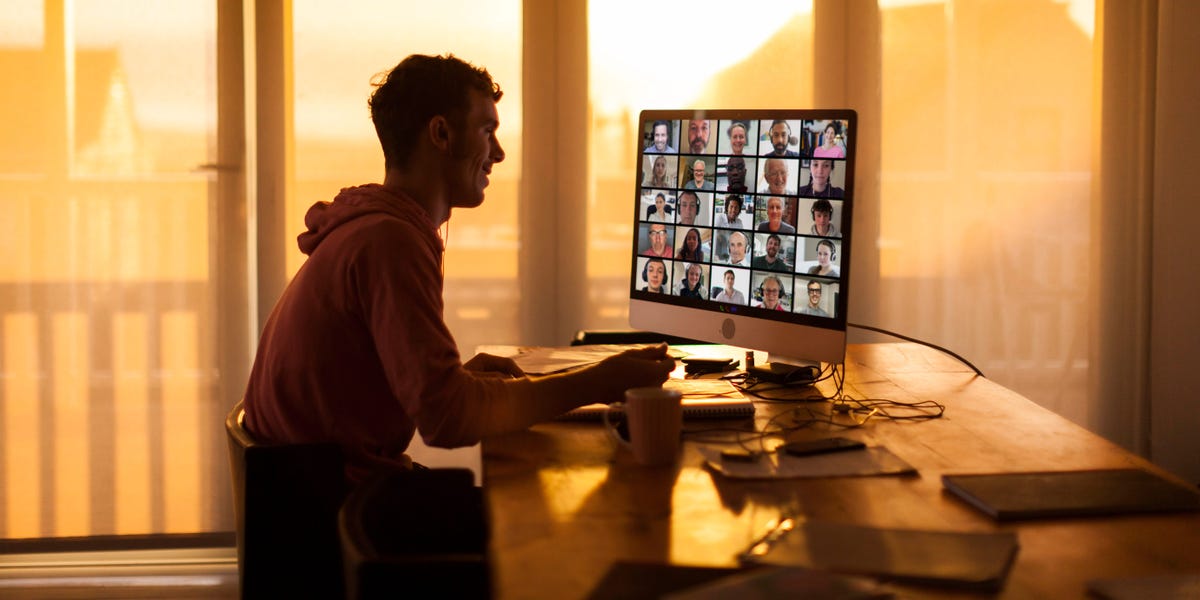 Une entreprise a perdu 25 millions de dollars après qu'un employé ait été trompé par des deepfakes de ses collègues lors d'un appel vidéo : police