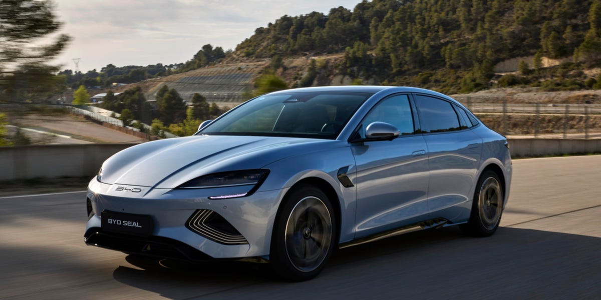 Biden craint que la Chine n'utilise ses voitures pour espionner les Américains