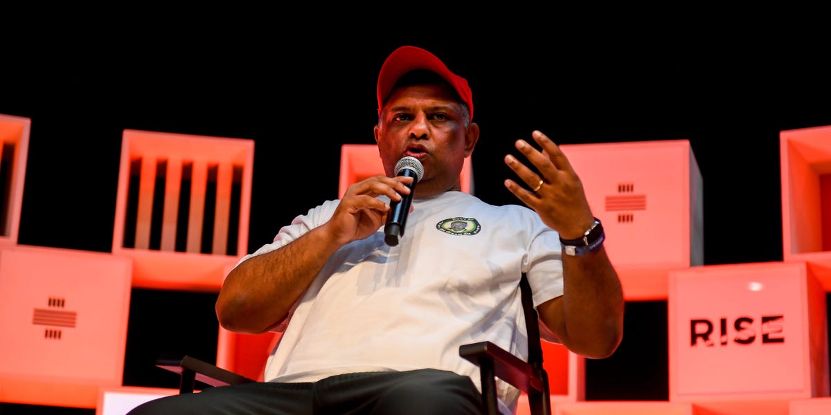 Le PDG d'AirAsia dit qu'il ne regrette pas d'avoir publié sa photo torse nu sur LinkedIn car cela lui a fait beaucoup de publicité