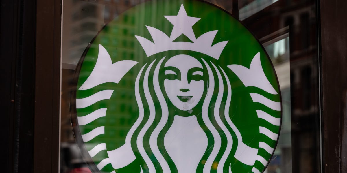 Le fondateur de Starbucks, Howard Schultz, affirme que l'entreprise est à un « point d'inflexion »